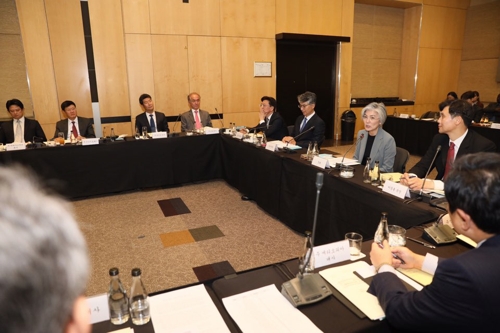 韓国外交部の康京和長官が１４日（現地時間）、南アフリカ・ヨハネスブルクでアフリカ地域公館長会議を主宰している。（写真提供＝外交部）