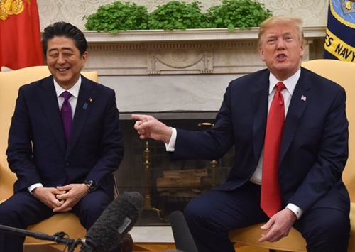 安倍晋三首相（左）とドナルド・トランプ米国大統領