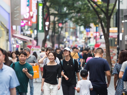 ｎｏｗ ソウル 梅雨の明洞は夏のシーズンオフセール真っ只中 Joongang Ilbo 中央日報