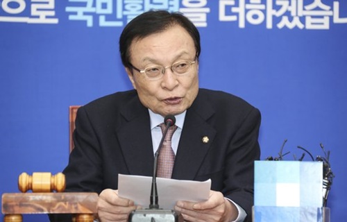 共に民主党の李海チャン代表