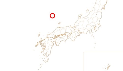 ２０２０東京オリンピック組織委員会のウェブサイトに掲載された日本全域地図に独島と推定される位置に小さい点（赤い丸）が日本の領土と表記されている。［東京オリンピック組織委員会ウェブサイト　キャプチャー］