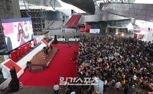 韓国を越えてアジア最大の映画祭に選ばれる釜山（プサン）国際映画祭（ＢＩＦＦ）が１０月３日、第２４回開幕を確定して成功的な進行のための最後の作業に入った。