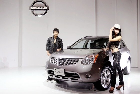 日産ローグ　［中央ＤＢ］