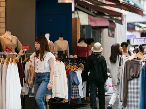 ｎｏｗ ソウル 梨大と弘大でお買い物 可愛い韓国ファッションをｇｅｔ Joongang Ilbo 中央日報