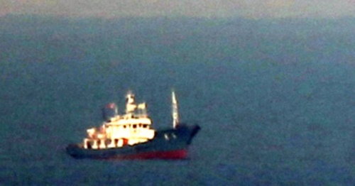 操業中の北朝鮮漁船。写真と記事内容に関連はありません。［中央フォト］