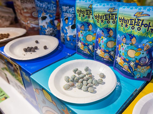 他にもイチゴ、ティラミス、クッキークリームなど豊富なフレーバーの中、「星の光パンパンアーモンド」というユニークな味も話題！口の中でパチパチはじける独特のフレーバーは、食べた人だけが分かるお楽しみ？！