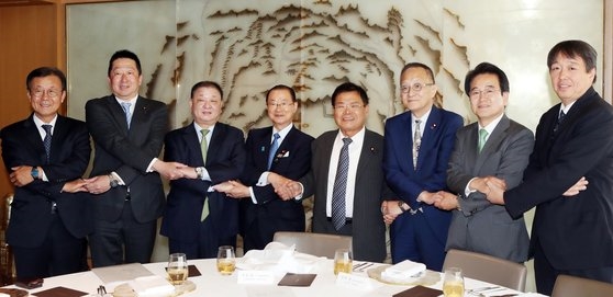 韓日議員連盟昼食懇談会が５月２０日、ソウル小公洞（ソゴンドン）のロッテホテルで開かれた。