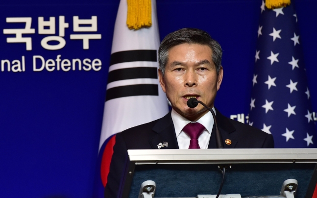 鄭景斗（チョン・ギョンドゥ）韓国国防部長官　［写真　共同取材団］