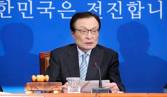 共に民主党の李海チャン代表。イム・ヒョンドン記者