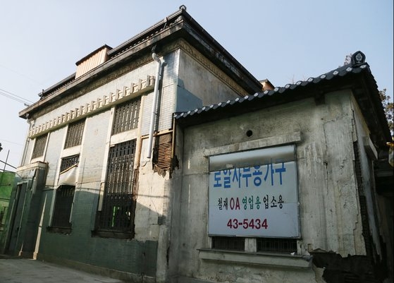 １９３３年に建設された朝鮮殖産銀行忠州支店の建物。［写真　忠州市］