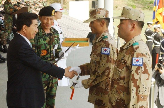 韓国軍 指揮棒 盧武鉉政府のイラク派兵の既視感…韓米関係の回復のためにホルムズへ