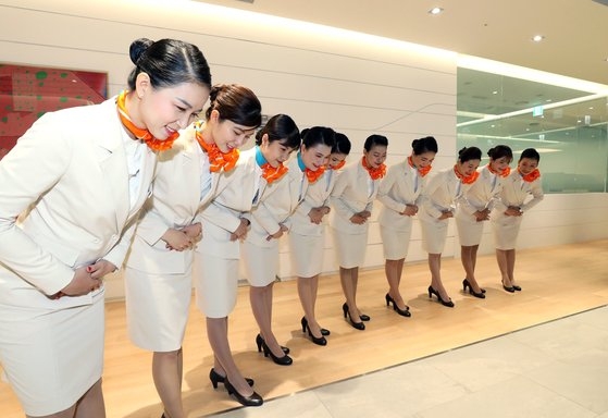 チェジュ航空がイースター航空の筆頭株主になる。写真はチェジュ航空に投じられたベトナム人乗務員。［写真　チェジュ航空］