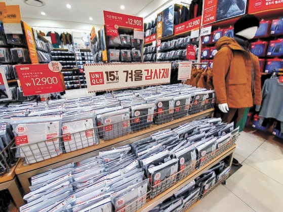 暖冬で「ヒートテック」も通じず…ユニクロ、純利益目標を下方修正