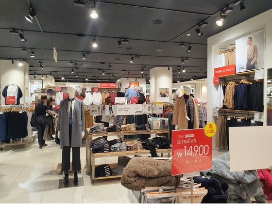 昨年１０月１５日、ソウルのあるユニクロ店舗の様子。［写真　中央フォト］