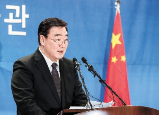 ケイ海明駐韓中国大使が４日にソウルの中国大使館で新型コロナウイルスによる肺炎と関連した記者会見を行っている。ケイ大使はこの日韓国政府の入国制限措置に関し「私は多く評価しない」と話した。キム・ギョンロク記者