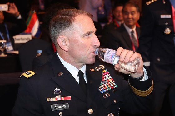 ロバート・エイブラムス在韓米軍司令官。チャン・ジニョン記者