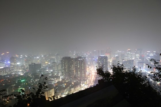 ソウル南山（ナムサン）で眺めた都心の風景［中央フォト］