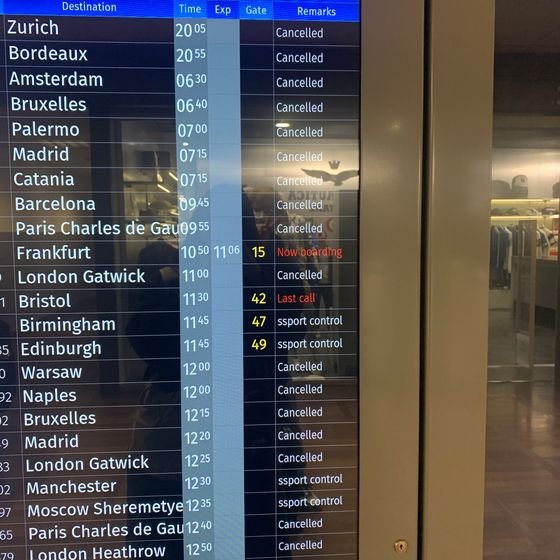 ＜キャプション＞９日（現地時間）、イタリア・ヴェネツィアのマルコ・ポーロ空港からのフライトが新型コロナウイルス拡散によりキャンセルされている。［写真　読者提供］