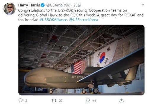 ハリー・ハリス駐韓米国大使が１９日にツイッターに投稿した高高度無人偵察機「グローバルホーク」の写真。［写真　ツイッターキャプチャー］