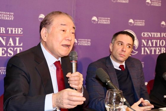 文正仁大統領統一外交安保特別補佐官が６日に米ワシントンでシンクタンクのセンター・フォー・ザ・ナショナル・インタレスト（ＣＮＩ）が主催した「２０２０年北朝鮮見通しセミナー」で討論している。パク・ヒョンヨン特派員］