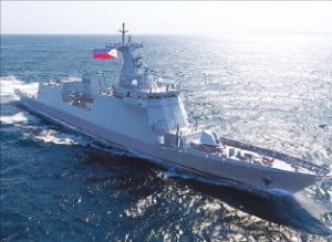 フィリピンに向けて出向した２６００トン級最新鋭護衛艦「ホセ・リサール」。