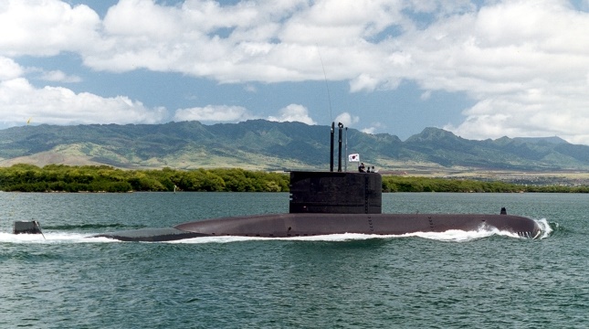大韓民国海軍の潜水艦で初めて無事故安全航海３０万マイルを達成した張保皐（チャンポゴ、１２００トン）。［写真　海軍提供］