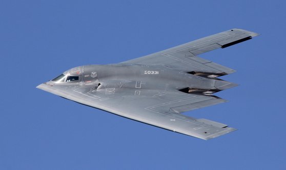 米ステルス戦略爆撃機「Ｂ－２　スピリット（Ｓｐｉｒｉｔ）」。［中央フォト］