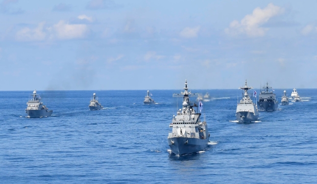 昨年８月２５日に独島（ドクト、日本名・竹島）をはじめ東海（トンヘ、日本名・日本海）で実施された領土守護訓練。［写真　韓国海軍］