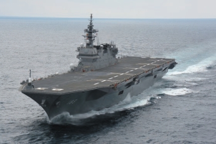 日本海上自衛隊のヘリコプター駆逐艦である「いずも」はＦ－３５Ｂ垂直離着陸ステルス戦闘機を搭載できるよう改造する予定だ。事実上軽空母級の役割をするだろう。［写真　海上自衛隊］