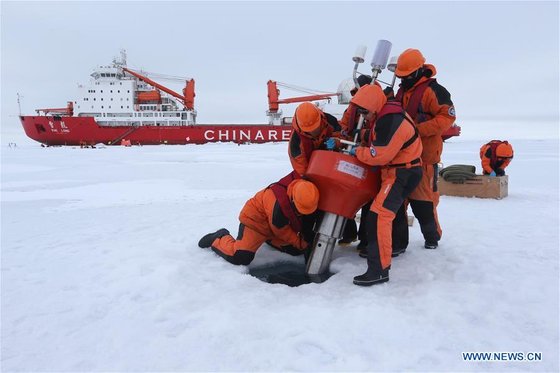 北極海一帯で活動した中国の北極探査隊［写真　中国外交部］