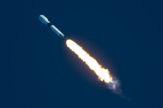 韓国軍初の通信衛星「アナシス２号」が２１日（韓国時間）、米ケープカナベラル空軍基地ケネディ宇宙センターで打ち上げられた。［防衛事業庁　提供]