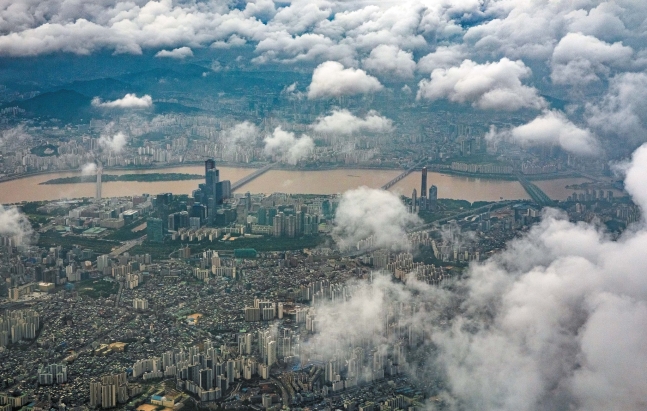 ソウル上空から見た漢江（ハンガン）