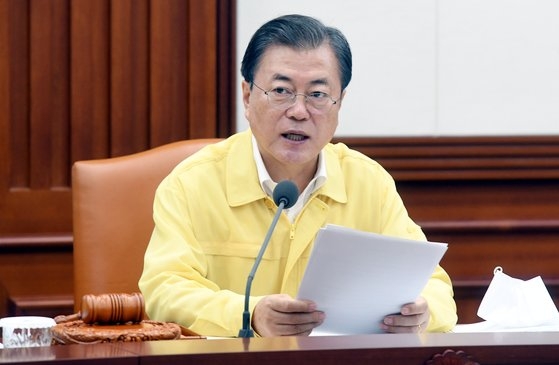 文在寅大統領が１１日午前、政府ソウル庁舎で開かれた集中豪雨緊急点検会議で冒頭発言をしている。［写真　青瓦台写真記者団］
