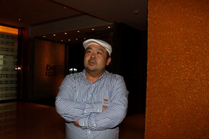 金正男氏が２０１０年６月にマカオのホテルで中央日報とインタビューする姿。シン・インソプ記者