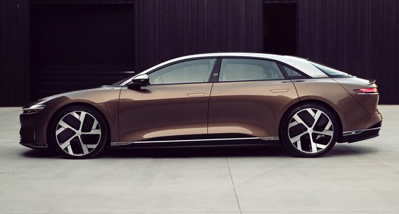 米電気自動車スタートアップ、ルーシッド・モーターズが９日（現地時間）に公開したルーシッド・エア２。基本モデルが１億ウォン近いプレミアム電気自動車。［写真　ルーシッド・モーターズ］