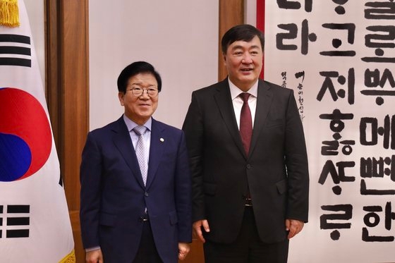 ケイ海明駐韓中国大使が７月１５日に国会を訪問し朴炳錫国会議長と会った。ケイ大使は２月１３日には文喜相国会議長（当時）を表敬訪問したりもした。［在韓中国大使館ホームページ　キャプチャー］