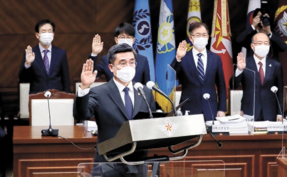 徐旭（ソ・ウク）国防長官