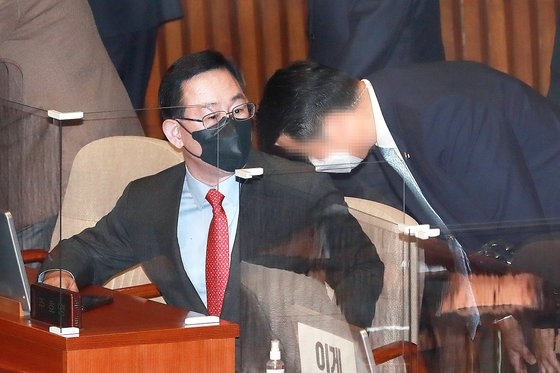 韓国大統領府の警護処に身体検査された韓国野党院内代表…「協力政治を
