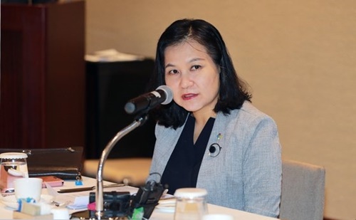 한국의 유명희(유·명희) 교섭 본부장 본부장