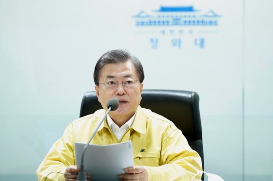 韓国の文在寅（ムン・ジェイン）大統領が９日午後、青瓦台国家危機管理センターで新型コロナウイルス首都圏防疫状況緊急点検会議を主宰している。［写真　青瓦台］