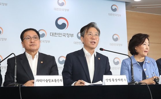 日本の輸出規制乗り越えた韓国経済の礎 素材 部品 装備最高企業 ２２社を選定 Joongang Ilbo 中央日報