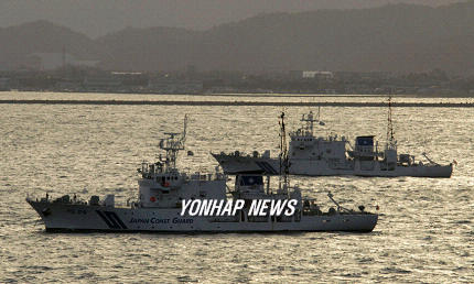 ２００６年に独島周辺海域を探査予定だった日本の測量船。［写真　共同通信＝聯合ニュース］