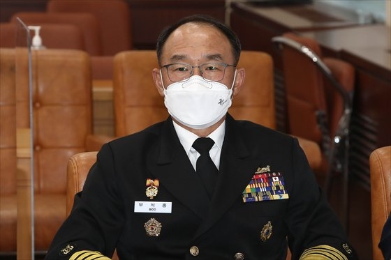 夫石鍾（プ・ソクジョン）海軍参謀総長［中央フォト］