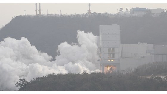 韓国型ロケット（ＫＳＬＶ－２）「ヌリ号」１段目の７５トンエンジンクラスタリングの初の燃焼試験が成功した。