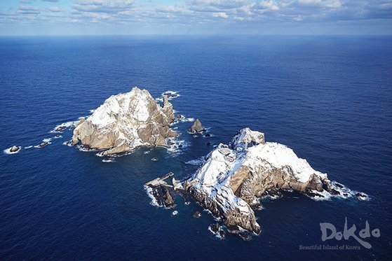 韓国外交部が公開した独島（ドクト）冬風景写真。［写真　韓国外交部］