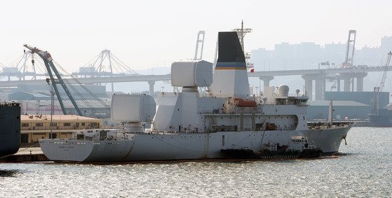 米海軍の弾道ミサイル追跡艦「ハワード・ローレンツェン」