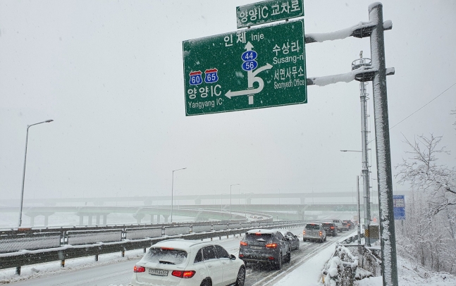 江原道（カンウォンド）の大雪の様子。中央フォト