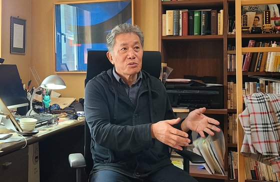 神戸女学院大学の内田樹教授は今月５日、中央日報とのインタビューで「新型コロナウイルス感染症（新型肺炎）で雇用を失った弱者が極端状況に追い込まれている」と指摘した。イ・ヨンヒ記者