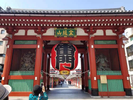 東京の代表的な観光地「浅草寺」の雷門の様子。ユン・ソルヨン特派員