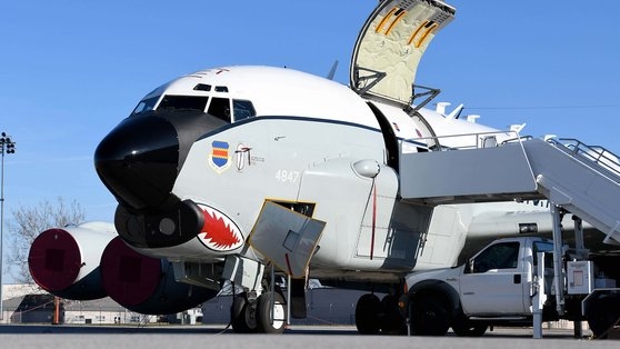 米空軍の電子偵察機「ＲＣ－１３５Ｕコンバット・セント」。［写真　米空軍］